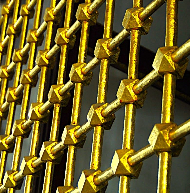 Faceted collar detail on ornamental solid round bar grille